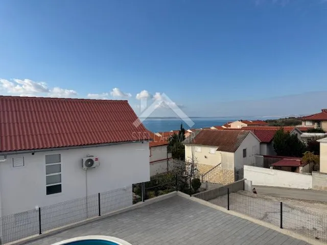 prekrasna kuća sa bazenom - rtina - slika 40