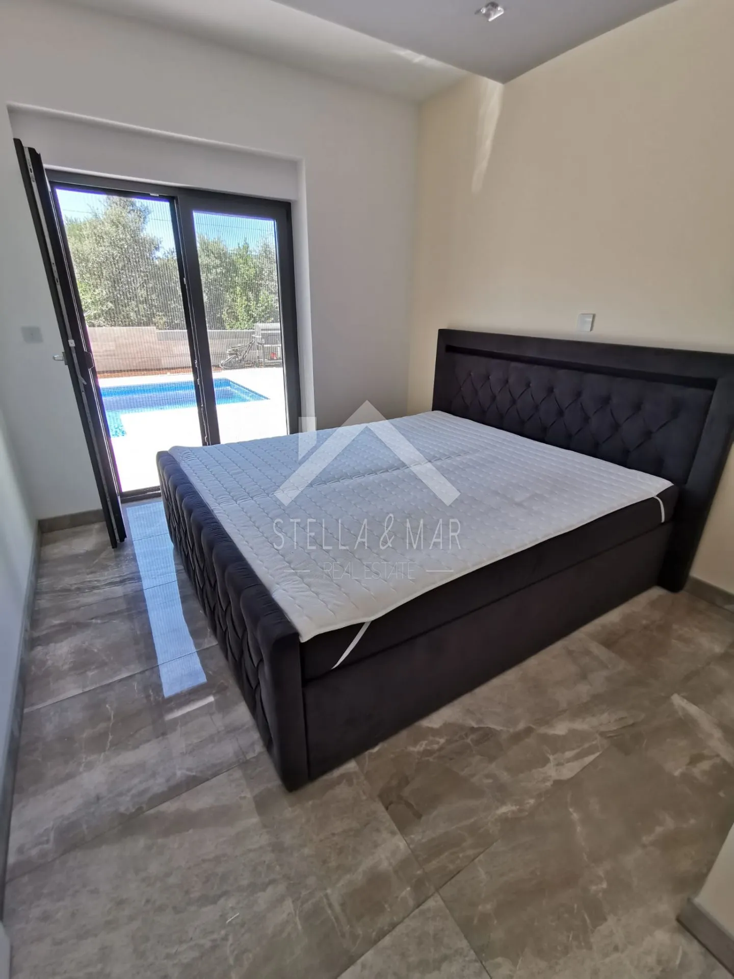 luksuzna villa sa bazenom u centru - vir - slika 25