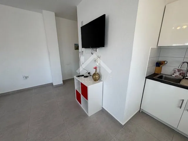 prekrasna kuća sa bazenom - rtina - slika 32