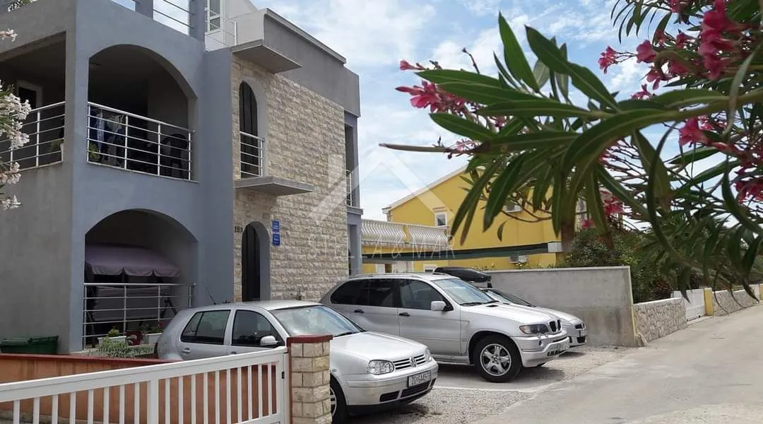 kuća sa 4 apartmana i krovnom terasom - vir - slika 2