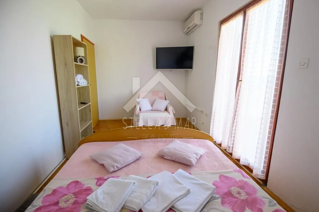 apartmanska kuća, velika okućnica 80m do mora - privlaka - slika 13