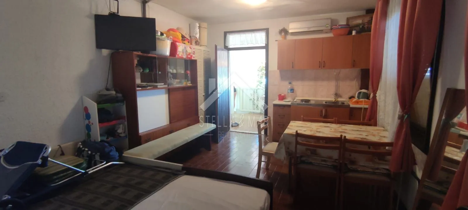 kuća sa tri apartmana drugi red do mora - vir - slika 12