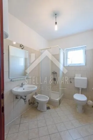 apartmanska kuća, velika okućnica 80m do mora - privlaka - slika 20