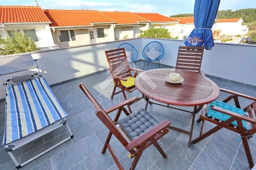 apartmanska kuća, novouređena, pogled na more - vir - slika 2