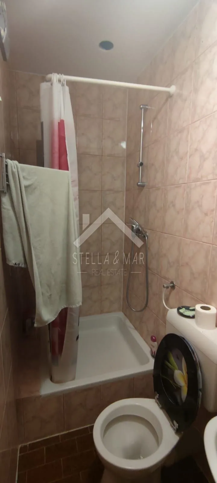 kuća sa tri apartmana drugi red do mora - vir - slika 18