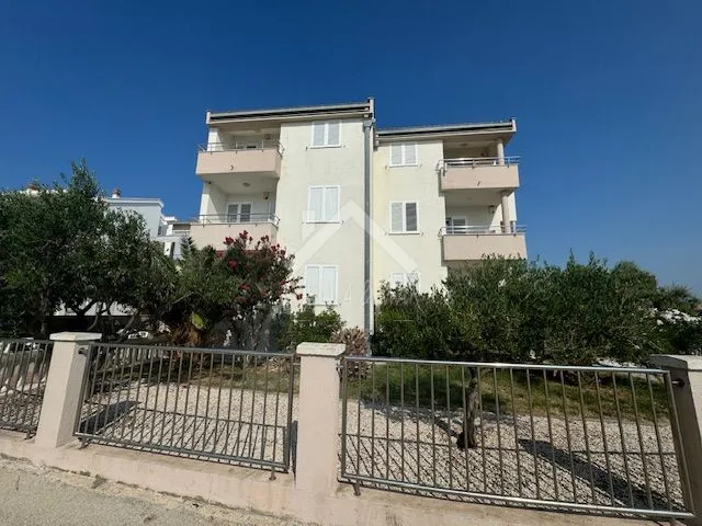 jednosobni apartman prvi red uz more- sukošan - slika 16