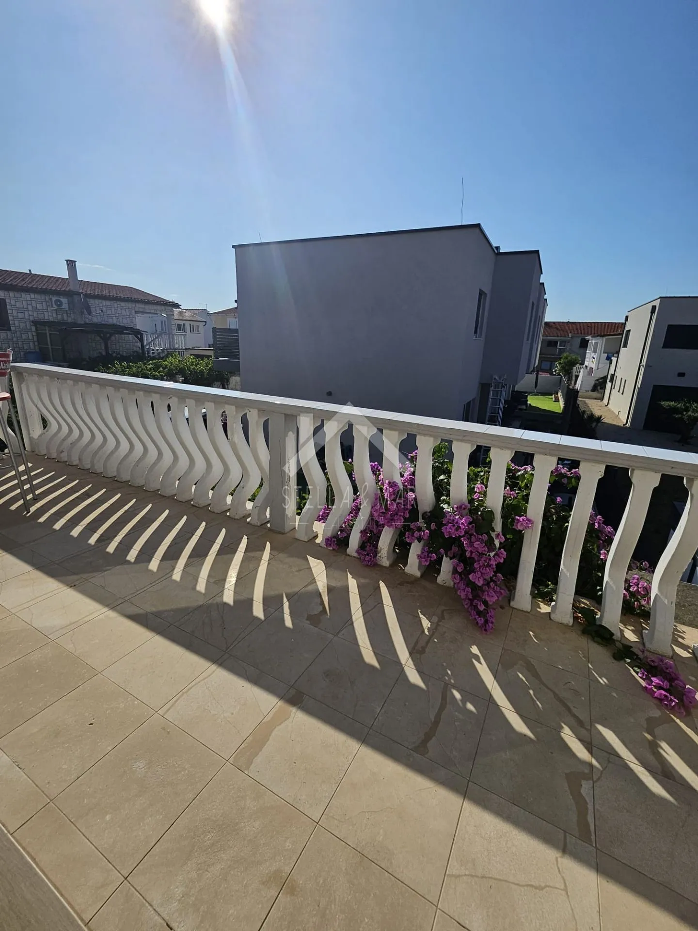 kuća u nizu sa dva apartmana - vir - slika 6