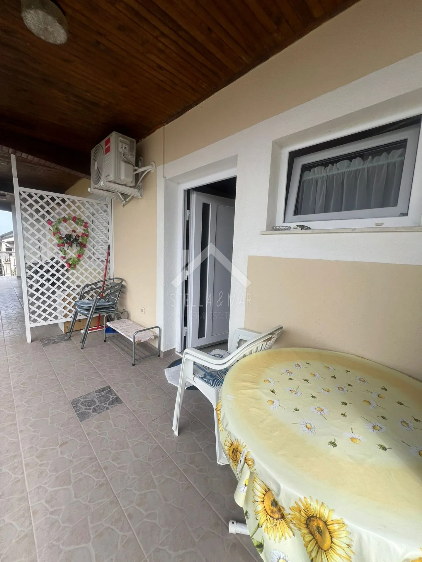 kuća sa 4 stana, garaža, prostrana okućnica - zukve, vrsi - slika 24