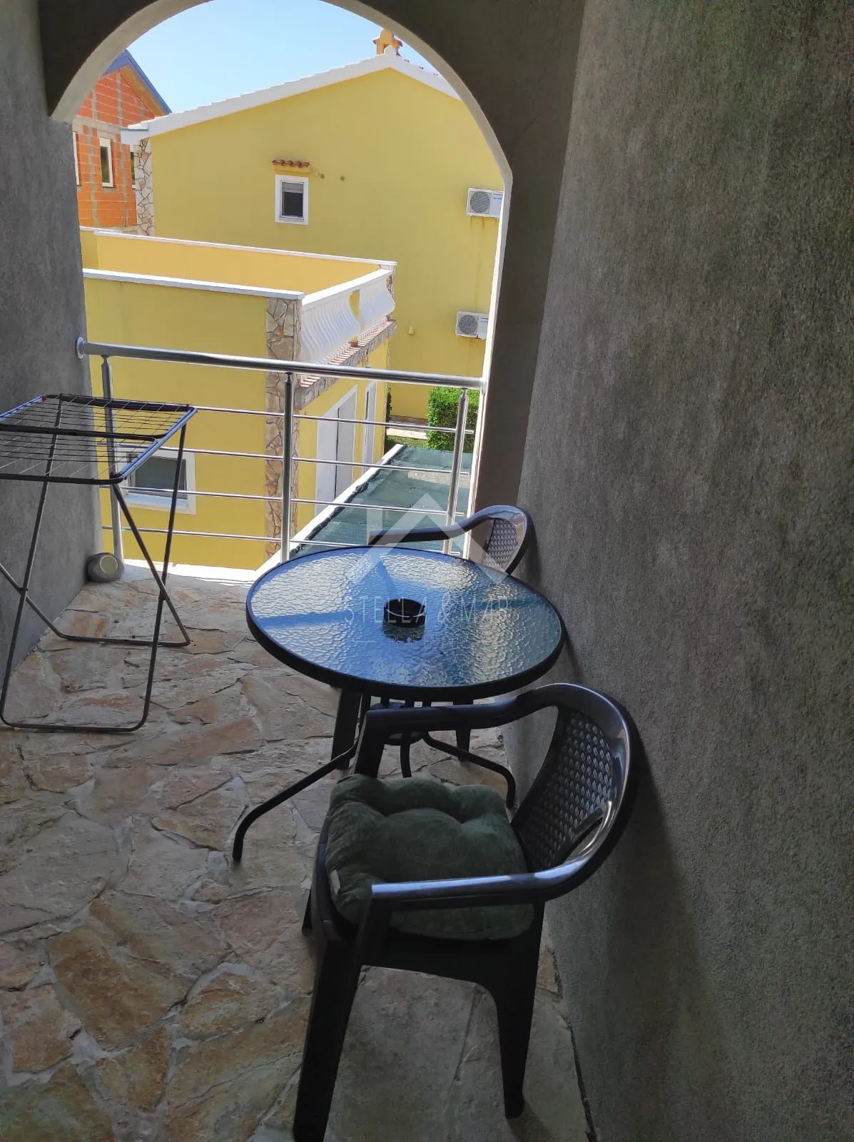kuća sa 4 apartmana i krovnom terasom - vir - slika 18