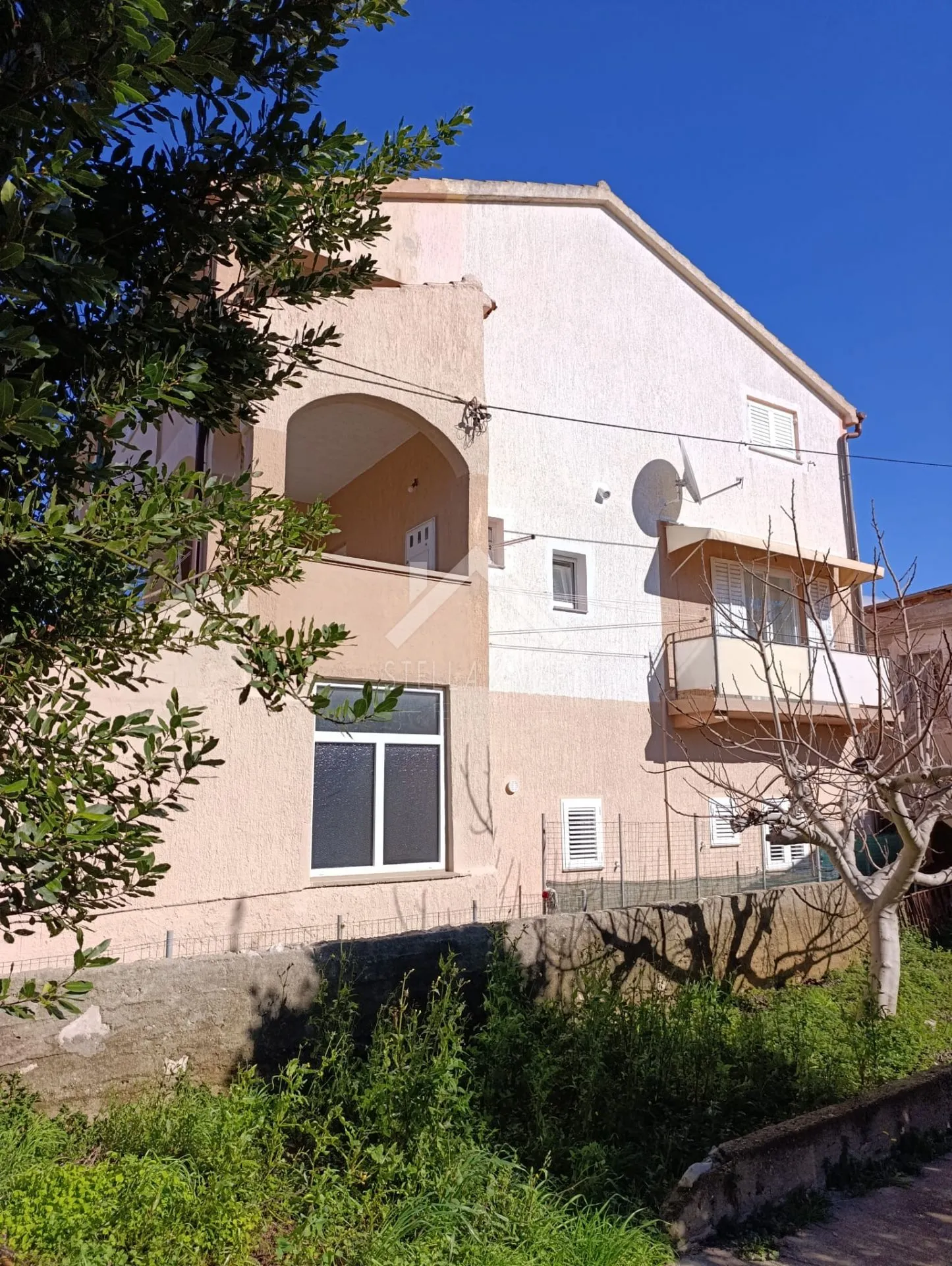 dvojna kuća sa dva stana na tri etaže,blizina mora - privlaka - slika 5