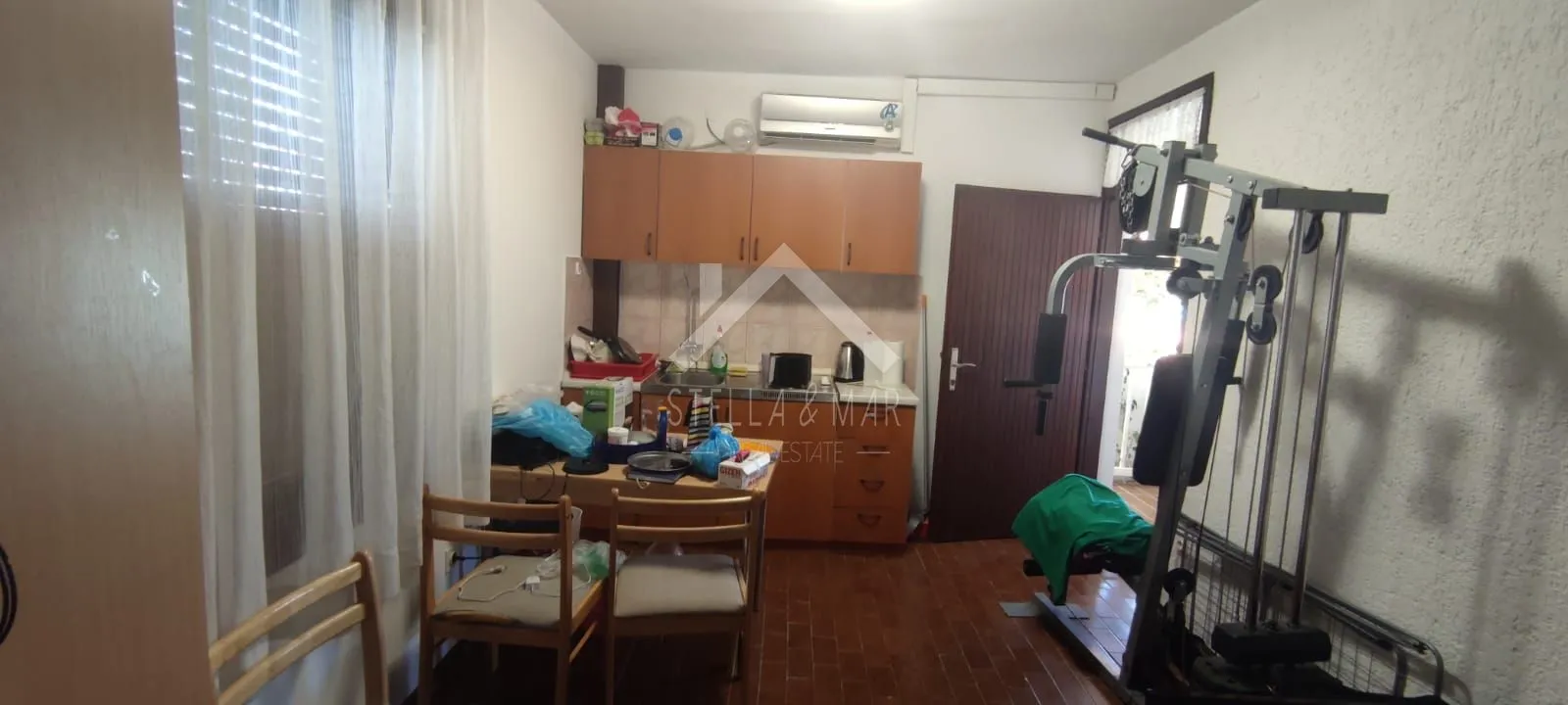 kuća sa tri apartmana drugi red do mora - vir - slika 27