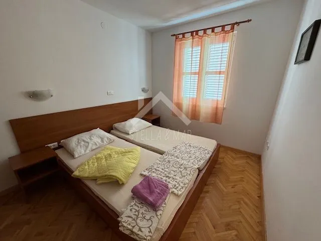 top lokacija! apartman prvi red do mora - sukošan - slika 14