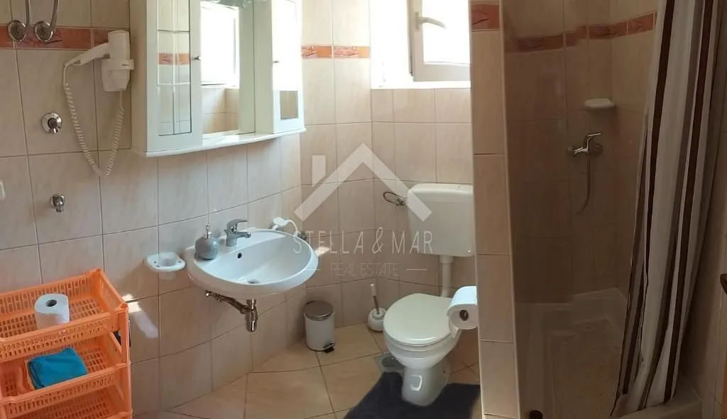 apartmanska kuća sa garažom i predivnom okućnicom - vir - slika 7