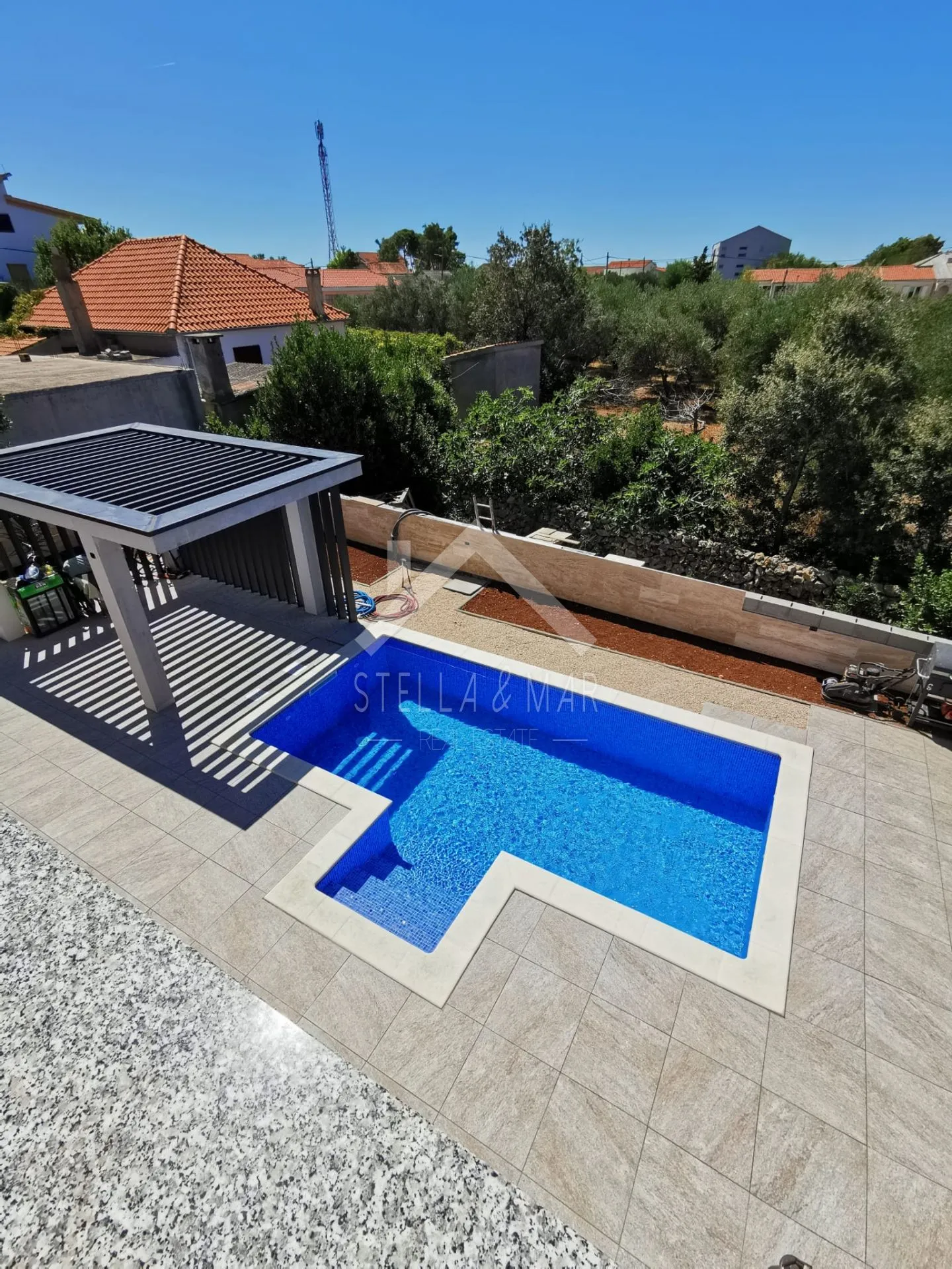 luksuzna villa sa bazenom u centru - vir - slika 11