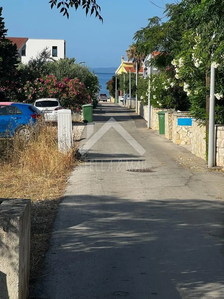 dvoetažni stan sa garažom 150m do mora - vir - slika 2