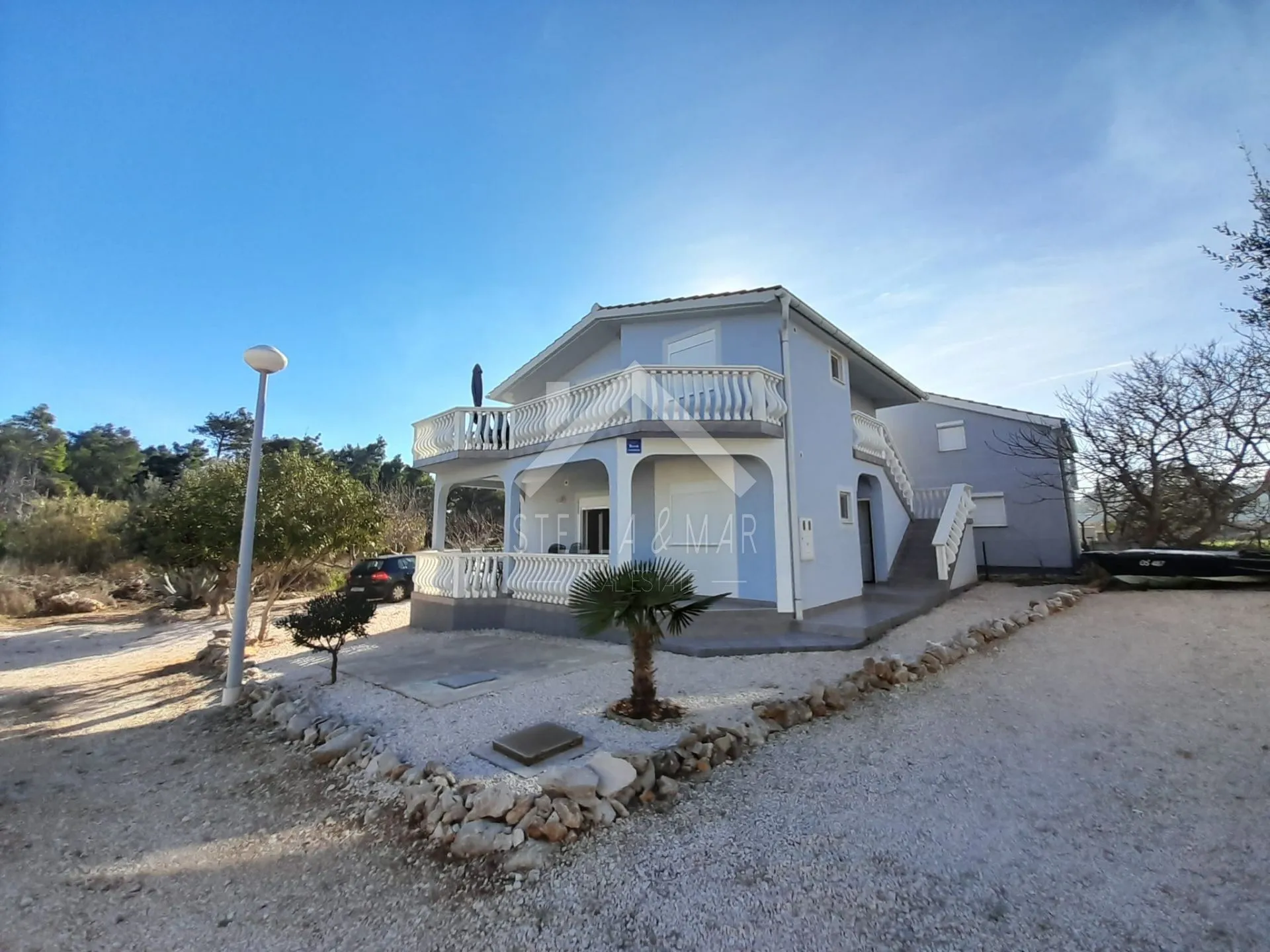 samostojeća kuća s 2 apartmana - vir **odlična prilika** - slika 2