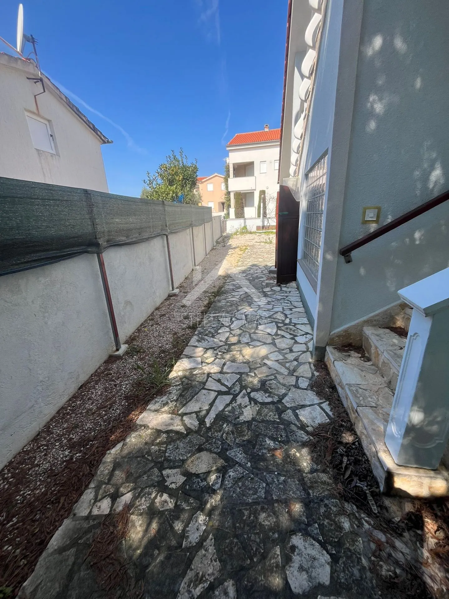 top lokacija! kuća sa 5 apartmana, centar - vir - slika 4