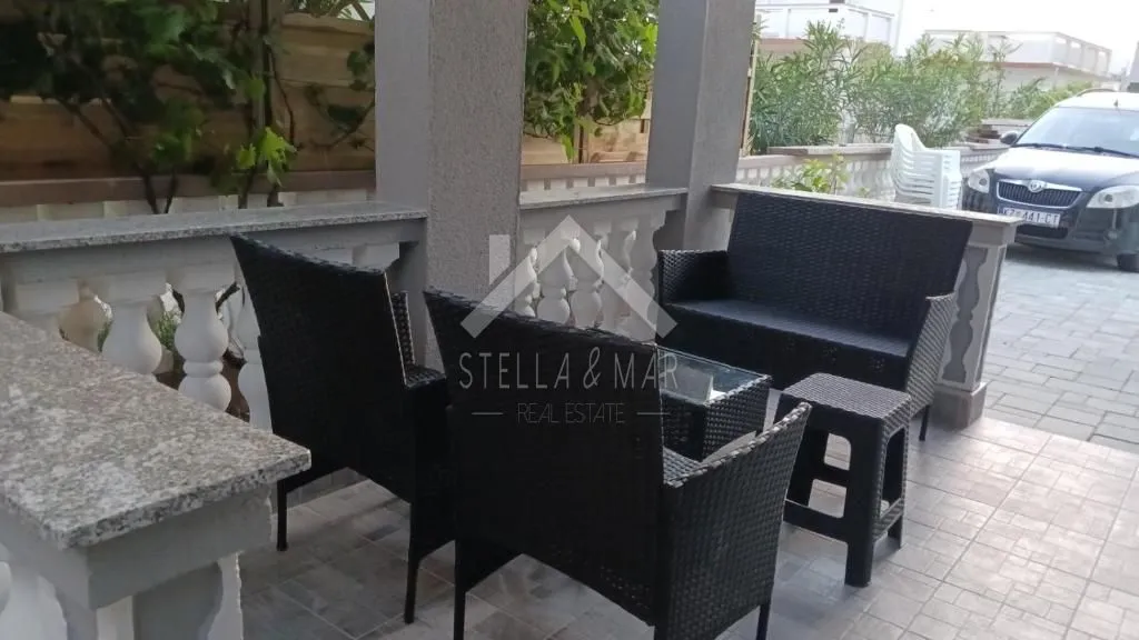 rezervirano kuća sa 4 apartmana - vir - slika 3
