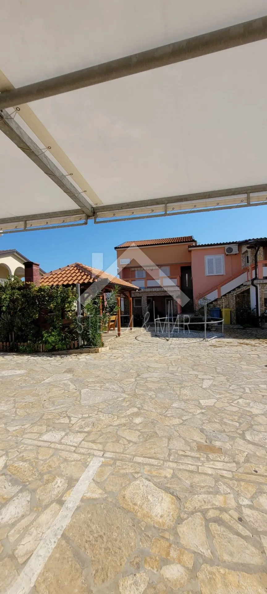 kuća sa 8 apartmana - vir - slika 2