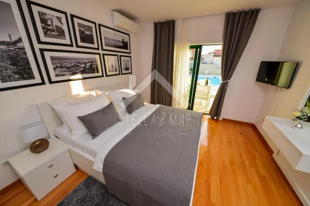 villa sa bazenom na atraktivnoj lokaciji - vir - slika 18