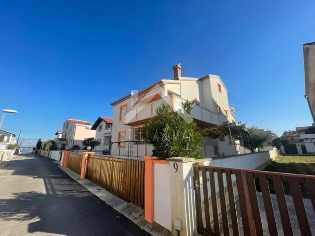 kuća sa 4 apartmana, 50m od mora - nin - slika 3