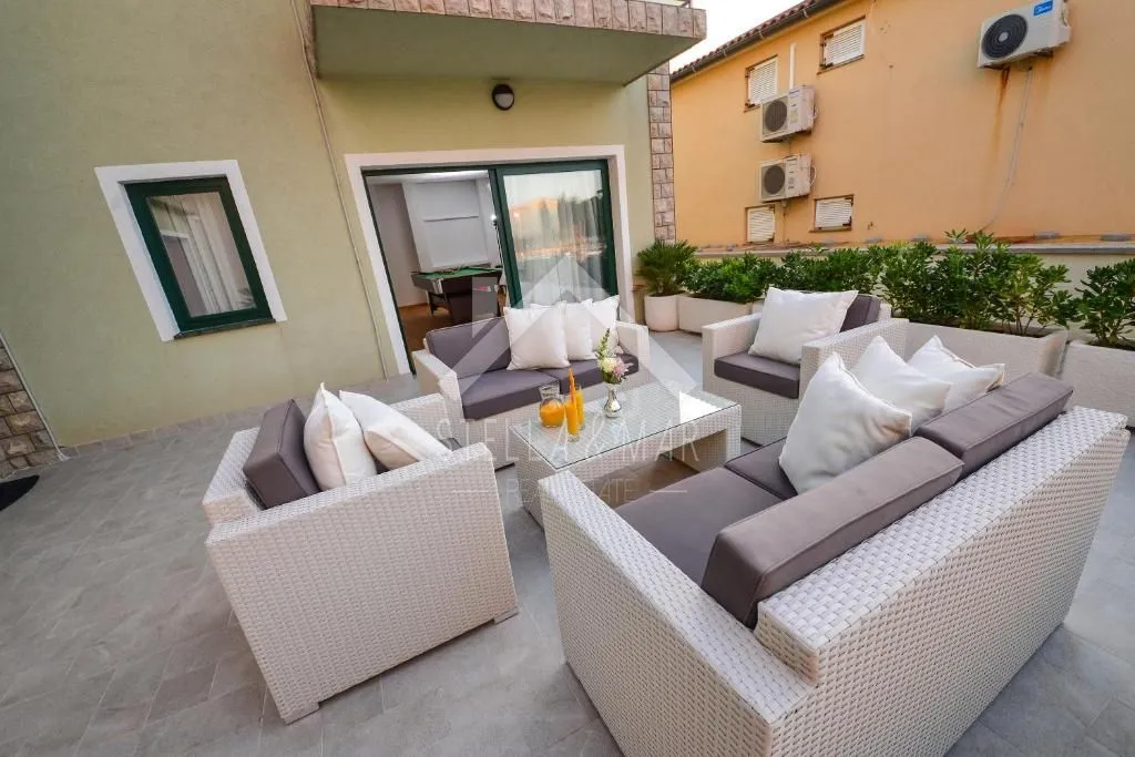 villa sa bazenom na atraktivnoj lokaciji - vir - slika 6