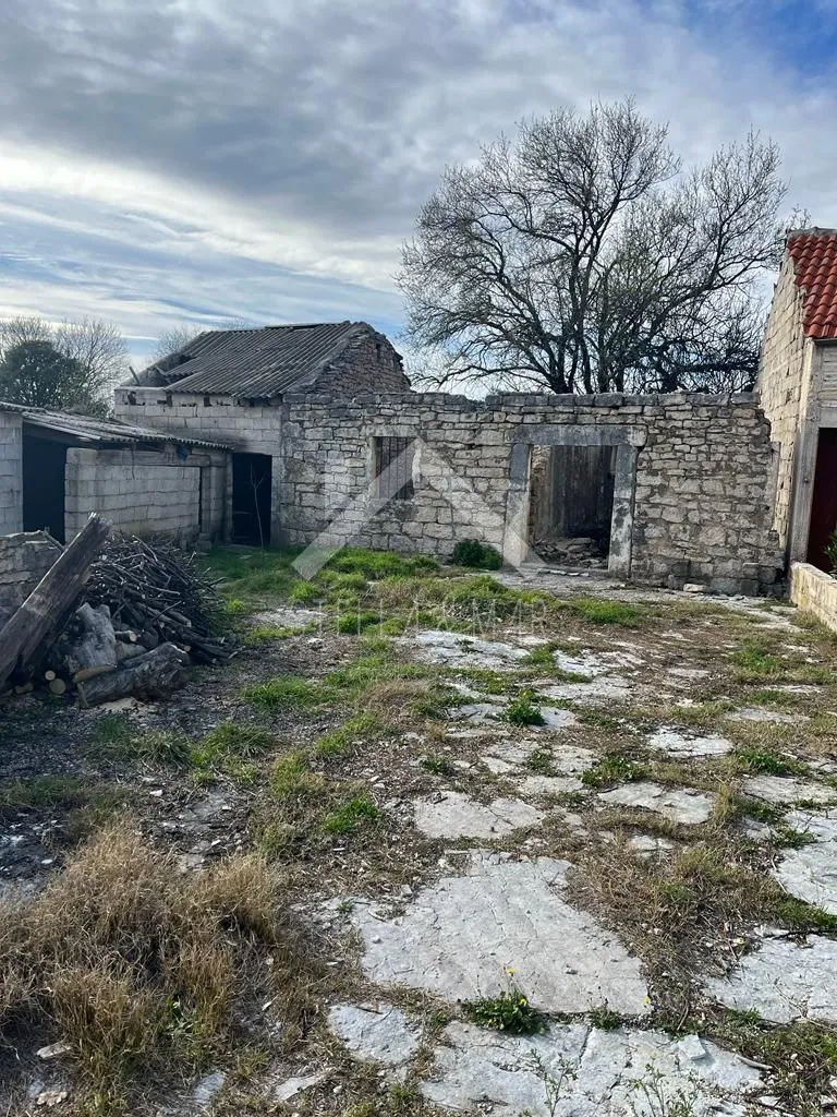 Stara kuća sa okućnicom 550m2 - Pridraga, Zadar - Pridraga, Novigrad