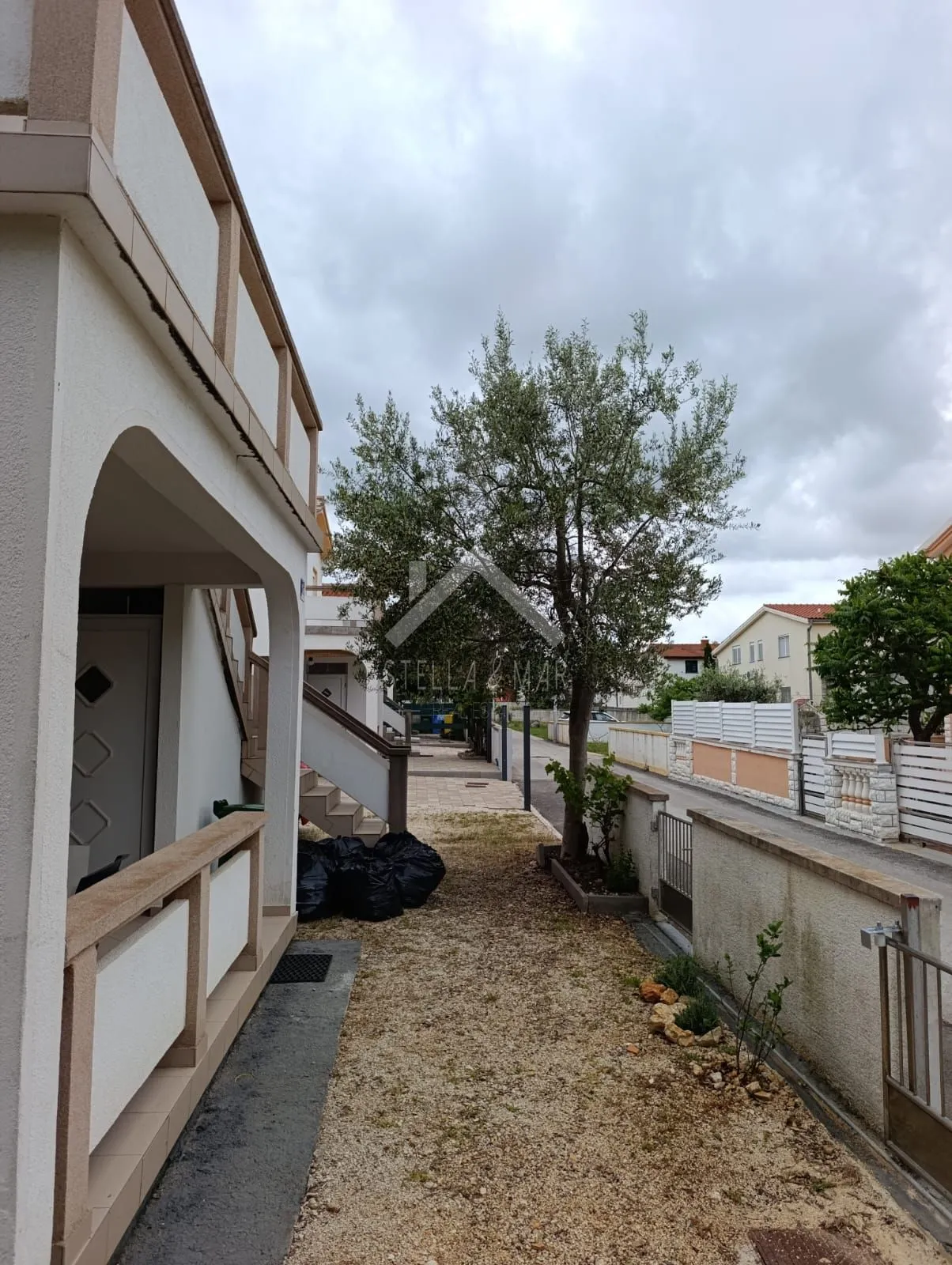 kuća sa dva apartmana, blizina mora - vir - slika 2