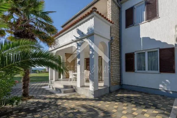 apartmanska kuća, velika okućnica 80m do mora - privlaka - slika 5