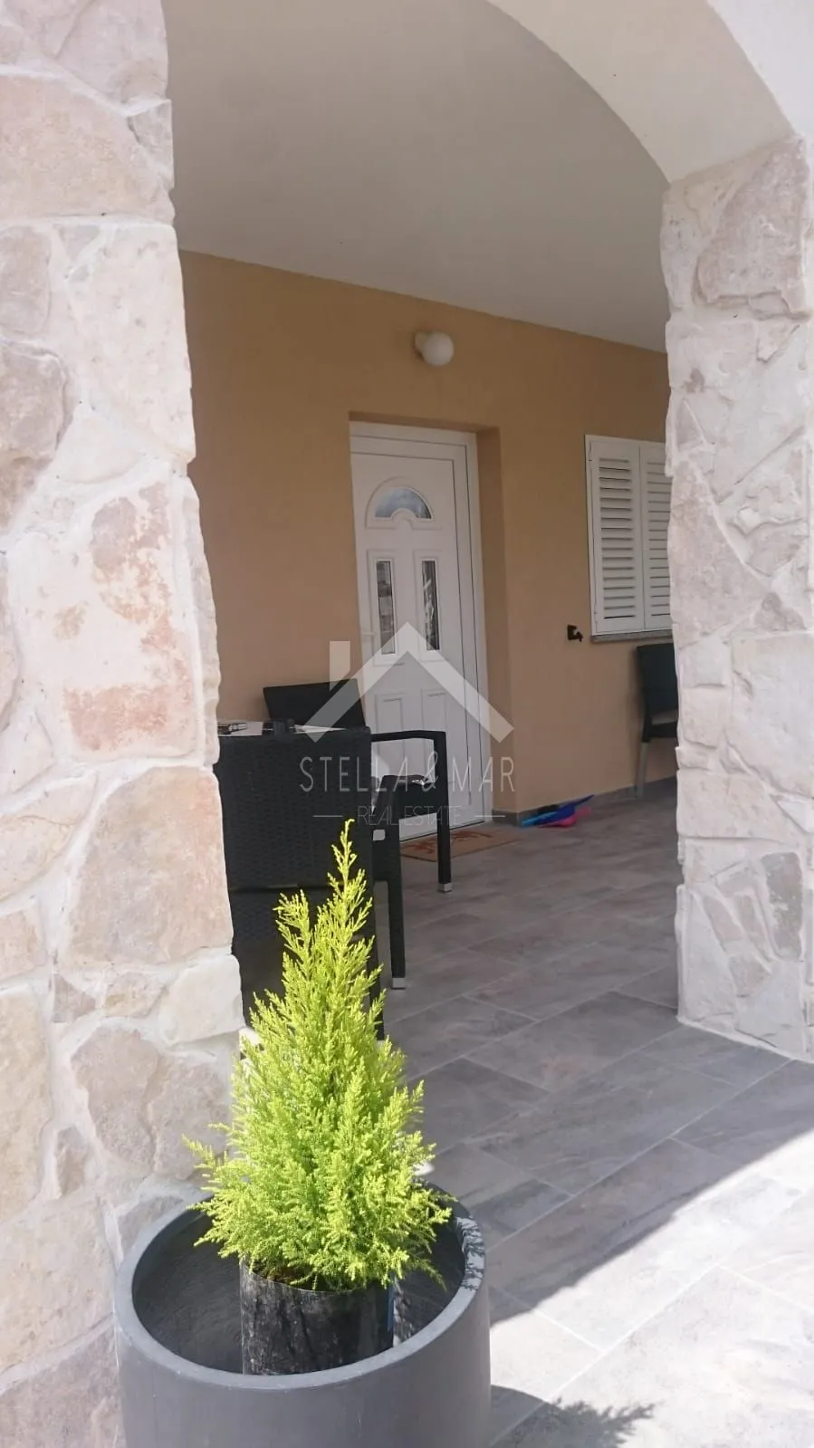kuća sa tri stana, novogradnja - vir - slika 22