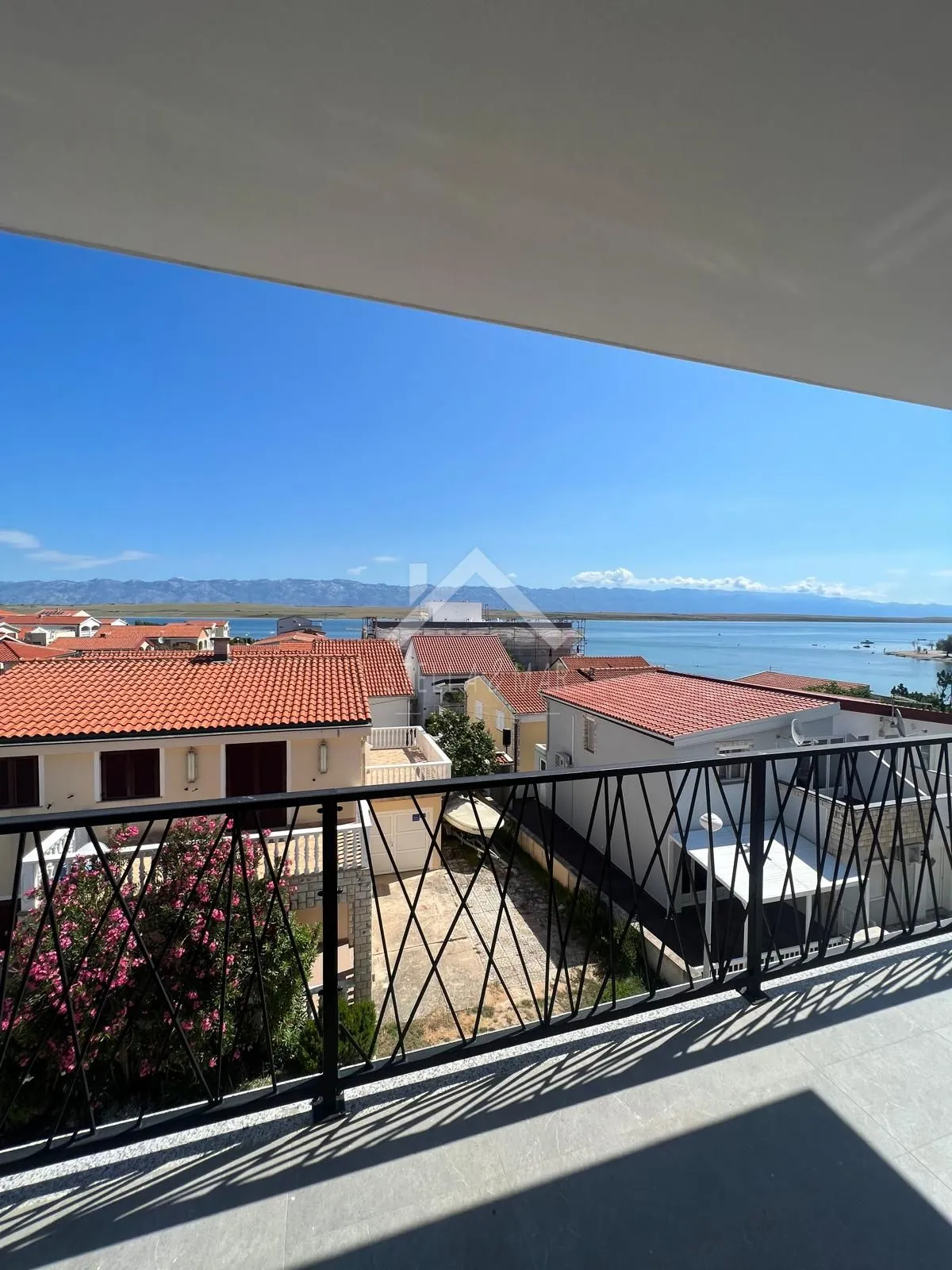 stambena zgrada sa pogledom na more, blizina plaže - vir - slika 13
