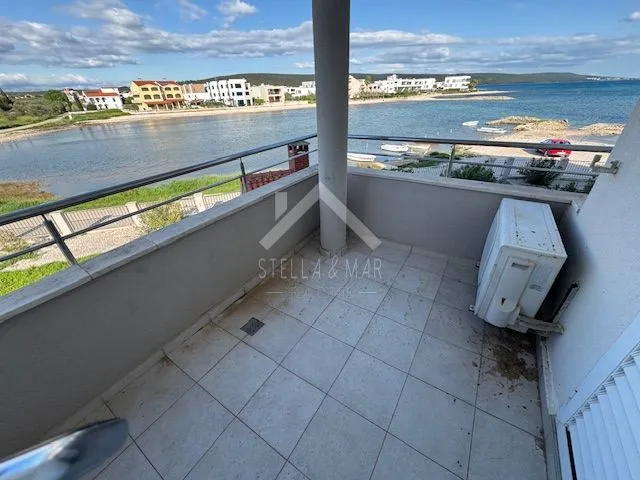top lokacija! apartman prvi red do mora - sukošan - slika 2