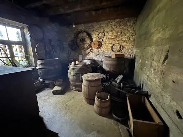 stara kamena kuća sukošan- blizina mora - slika 16