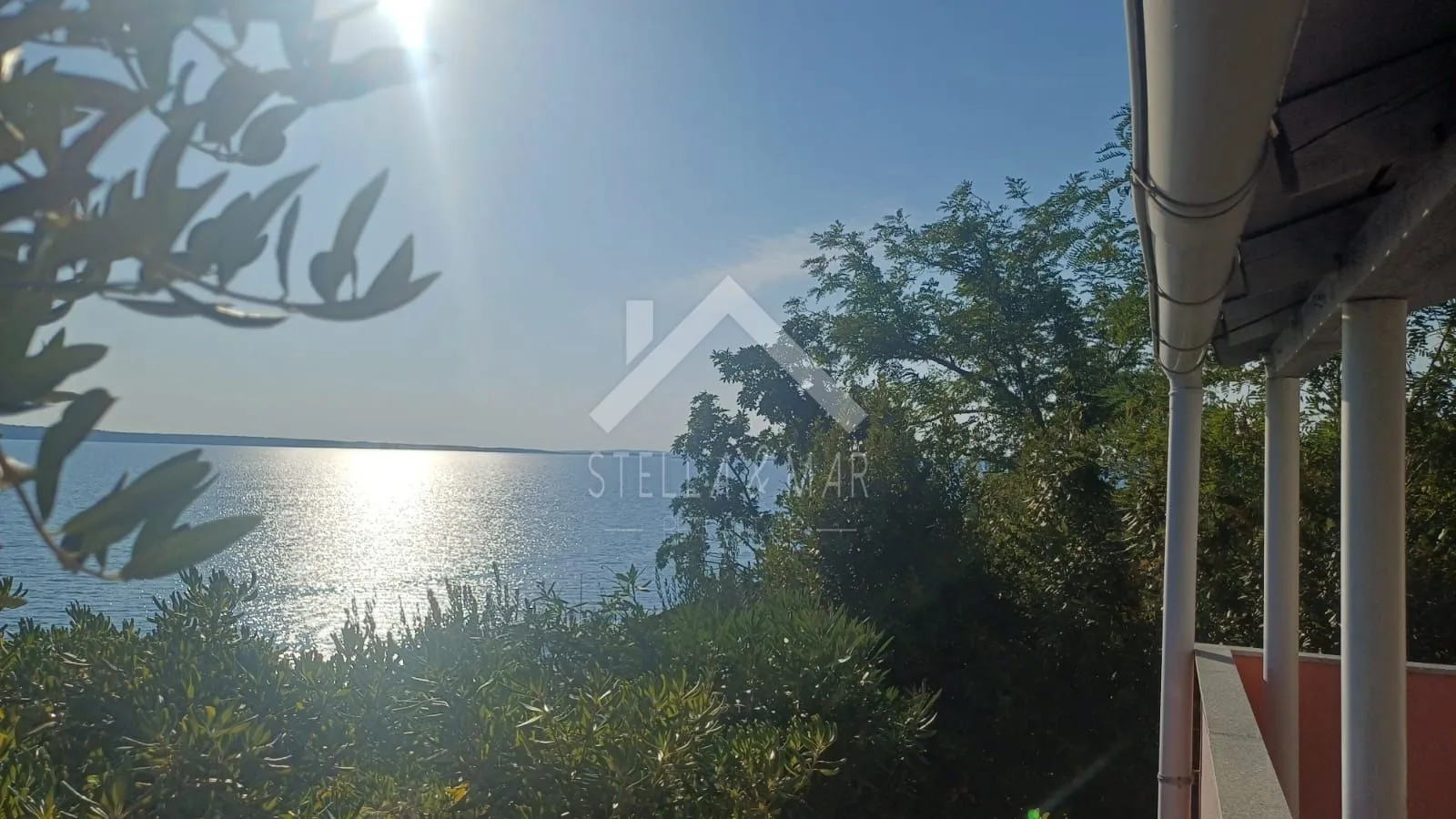 kuća i zemljište prvi red uz more - rtina - slika 9