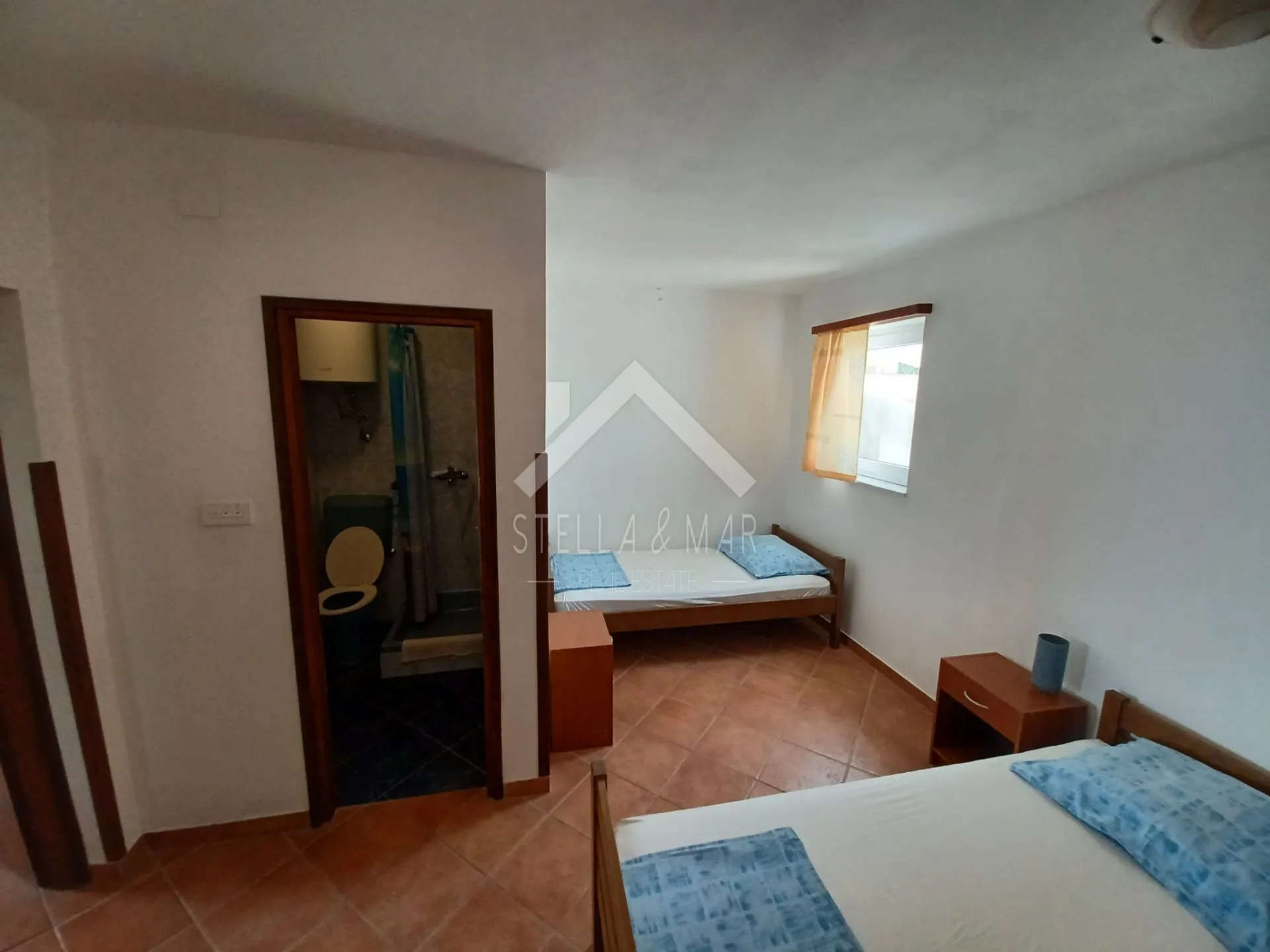 kuća sa 6 apartmana 1. red do mora - vir - slika 13