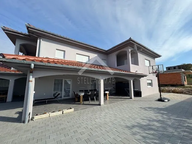 prekrasna kuća sa bazenom - rtina - slika 5