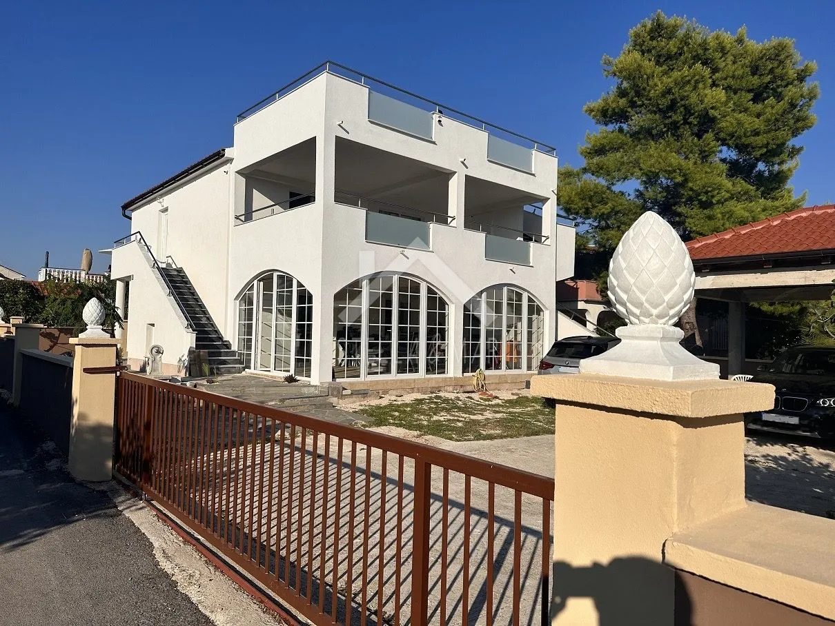 samostojeća kuća sa 4 apartmana, blizina mora - vir - slika 3