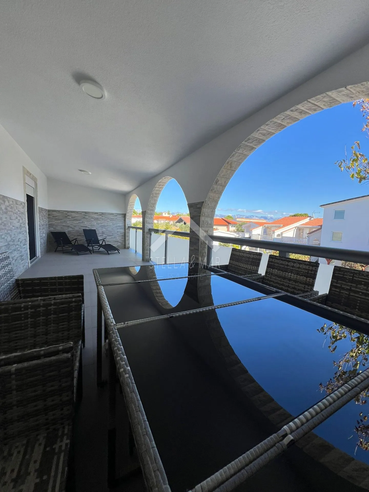prekrasna kuća sa 3 apartmana - vir - slika 46
