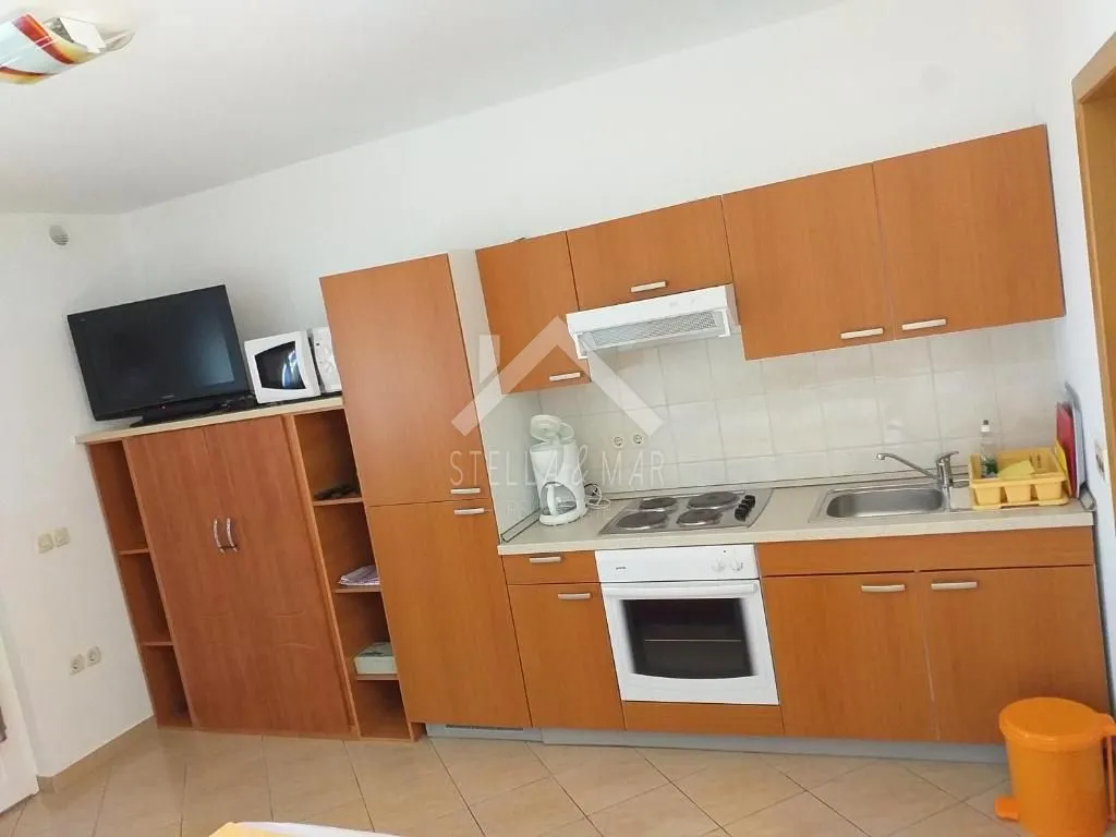 apartmanska kuća sa garažom i predivnom okućnicom - vir - slika 14