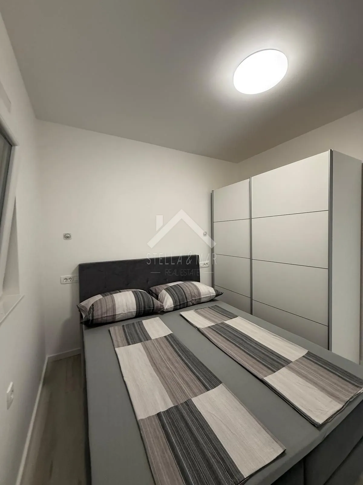 prekrasna kuća sa 3 apartmana - vir - slika 28