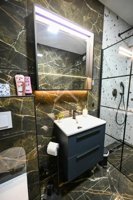 kuća sa bazenom, 4 spavaće sobe, pogled - privlaka, zadar - slika 9