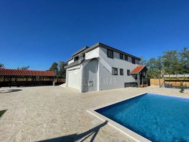 top ponuda! villa sa bazenom na prostranoj parceli - zemunik donji - slika 7