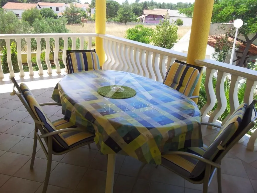 apartmanska kuća sa garažom i predivnom okućnicom - vir - slika 3