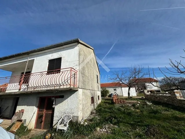 kuća u murvici sa velikom okućnicom - murvica - slika 4