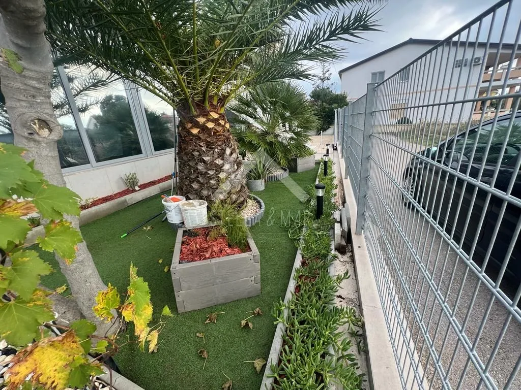 kuća sa 4 apartmana sa pogledom na more - vir - slika 4