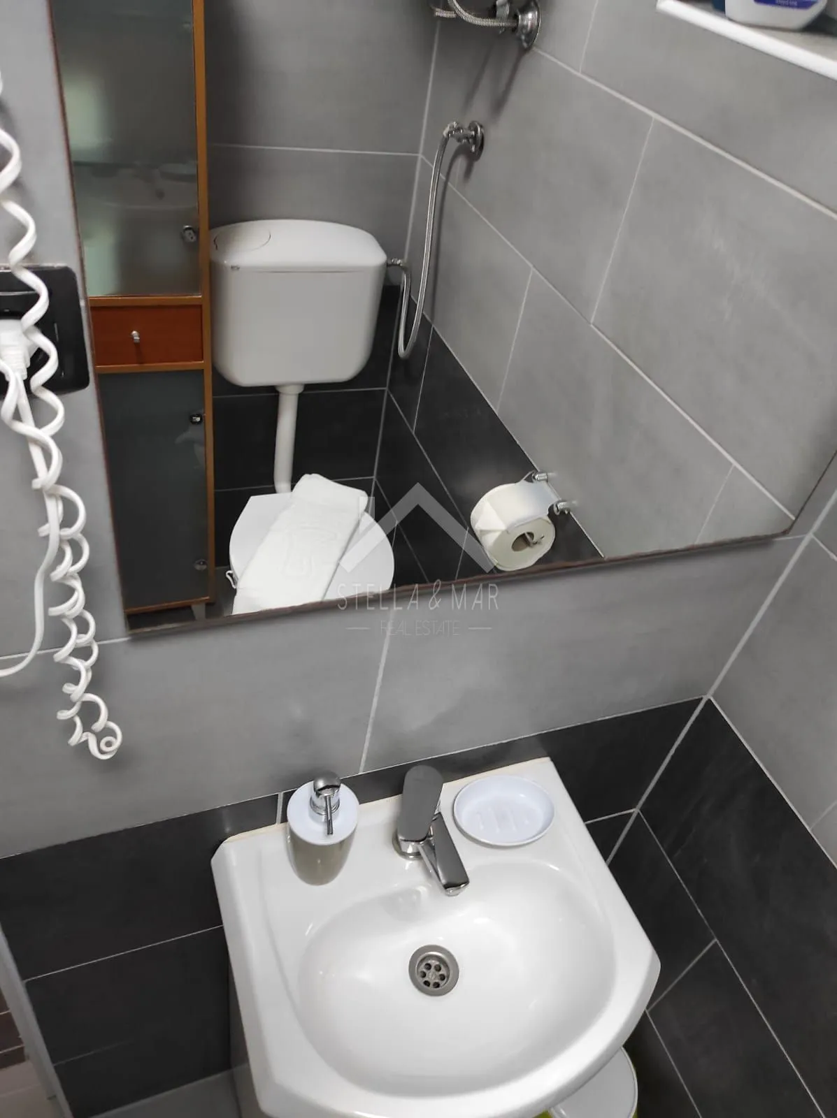 kuća sa 4 apartmana i krovnom terasom - vir - slika 26