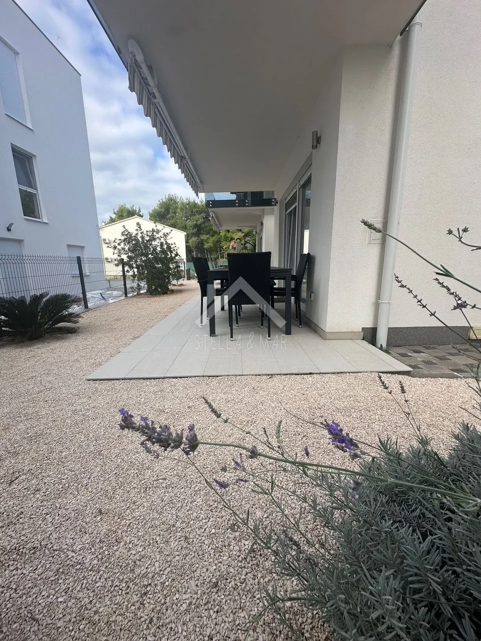 dvosobni apartman sa vrtom, neposredna blizina mora- vir - slika 1
