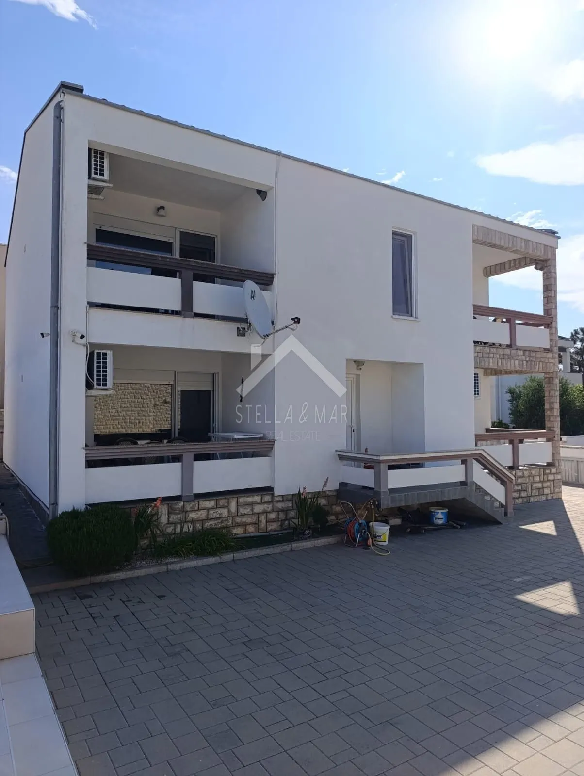 kuća sa 4 apartmana i bazenom - vir - slika 12