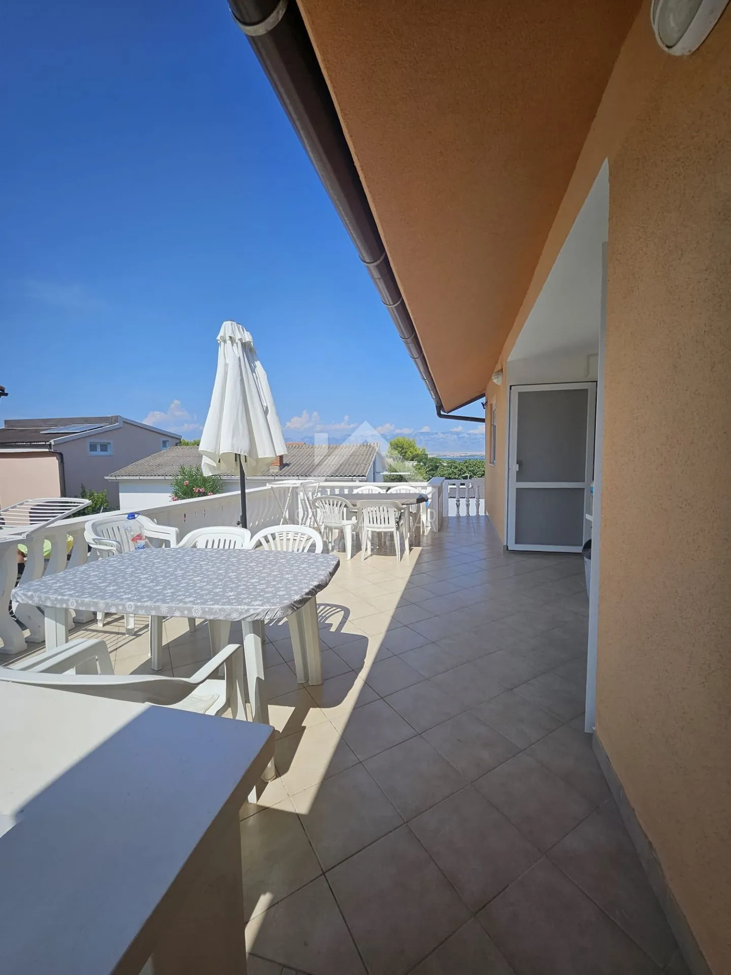 kuća sa 4 apartmana - vir - slika 15