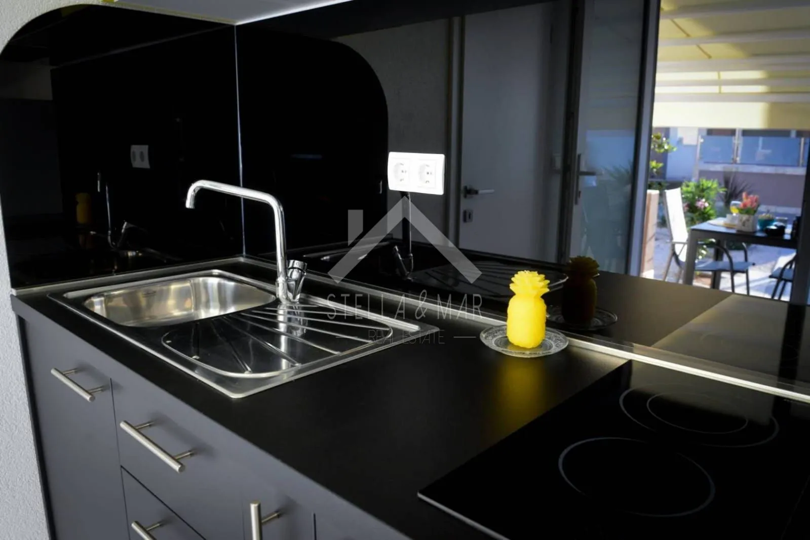 apartman sa 3 pomoćna objekta i bazenom - privlaka - slika 7